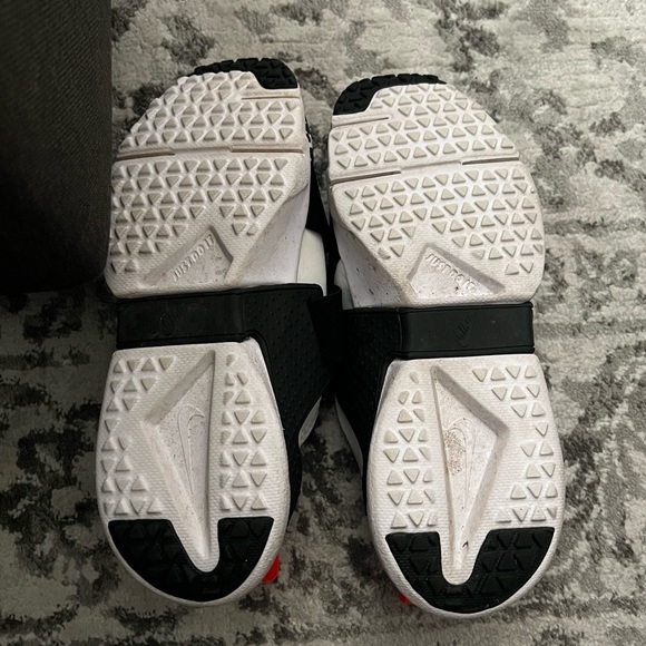 Boys Nike shoes - Picture 4 of 7